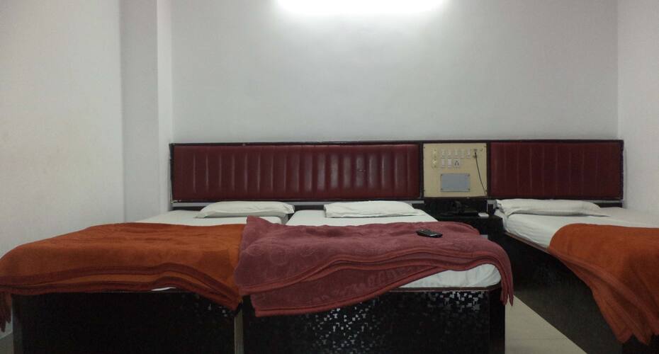 Hotel Sweet Dream, Vadodara 4